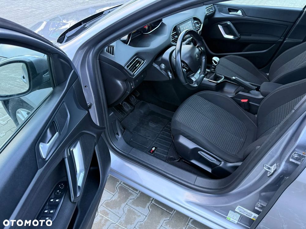 Peugeot 308 1.2 PureTech GPF Allure S&S - 9