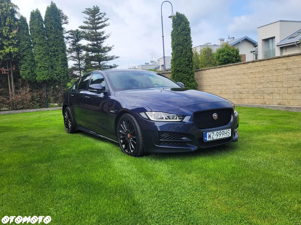 Jaguar XE 2.0 T R-Sport - 16