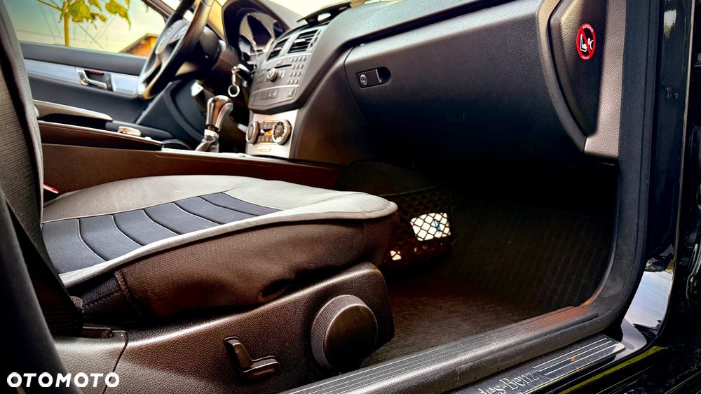 Mercedes-Benz Klasa C 200 T CGI BlueEFFICIENCY Avantgarde - 10