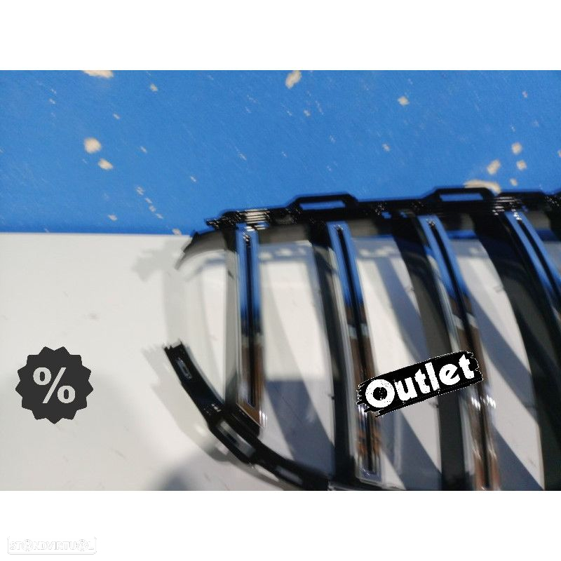 R013181C1 GRELHA MERCEDES CLASSE C W205 18-21 LOOK GTR PRETO CROMADO - 3