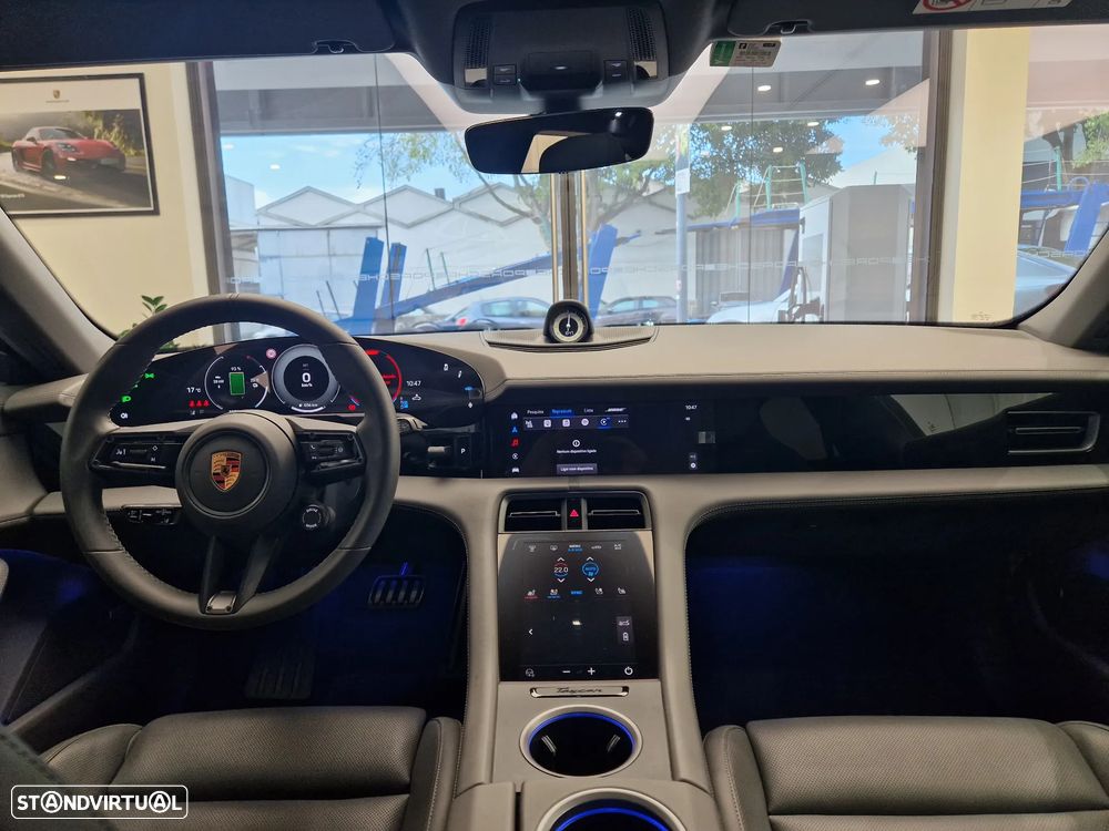 Porsche Taycan Cross Turismo 4 - 26
