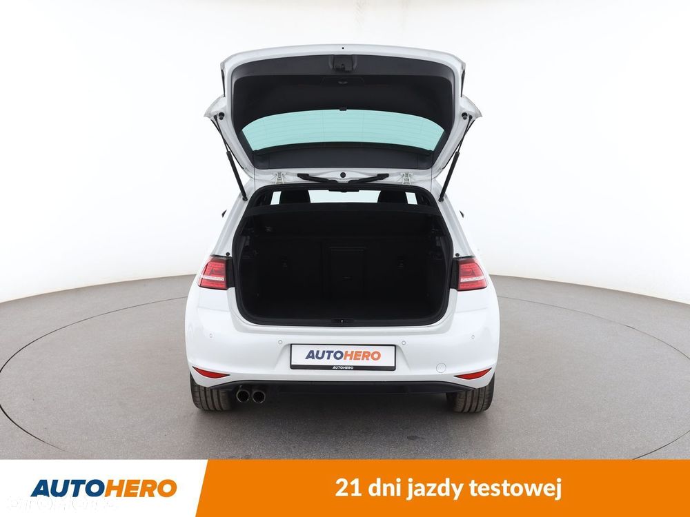 Volkswagen Golf - 16