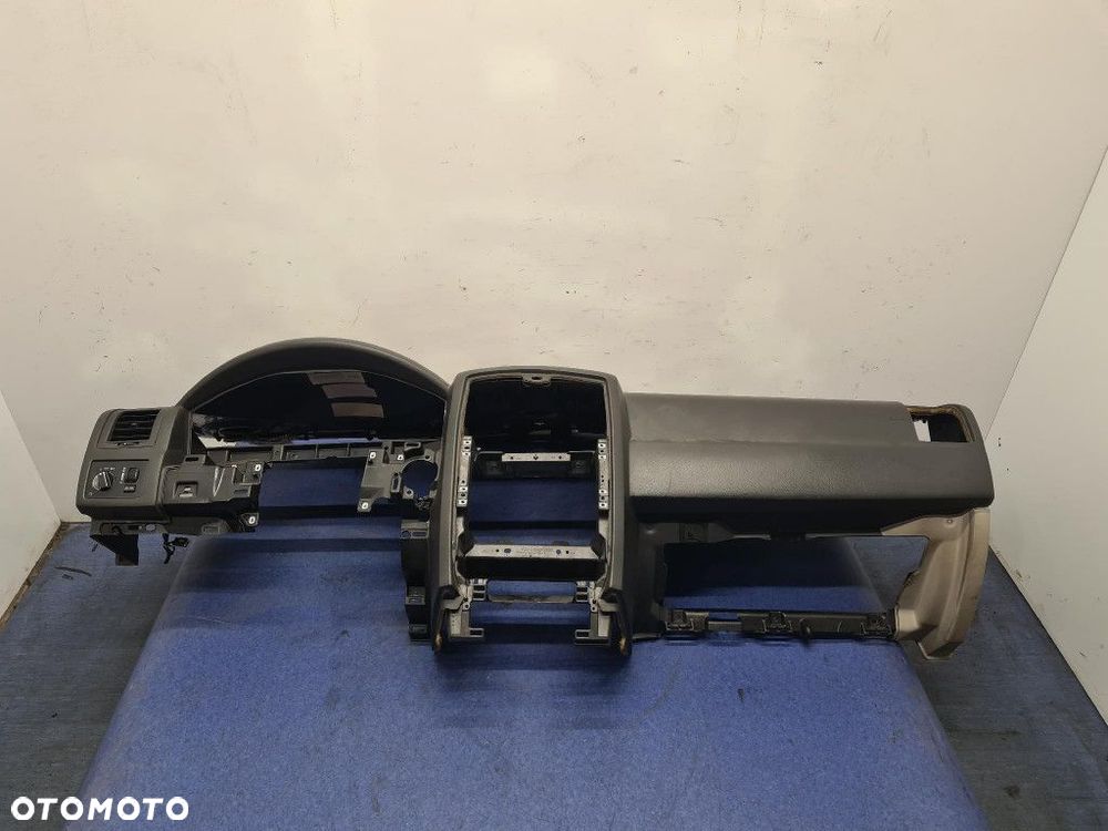 CHRYSLER 300C 3.0 CRD DESKA ROZDZIELCZA - 1