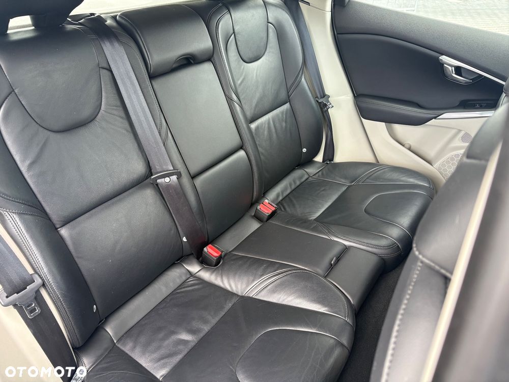 Volvo V40 D2 Summum - 25