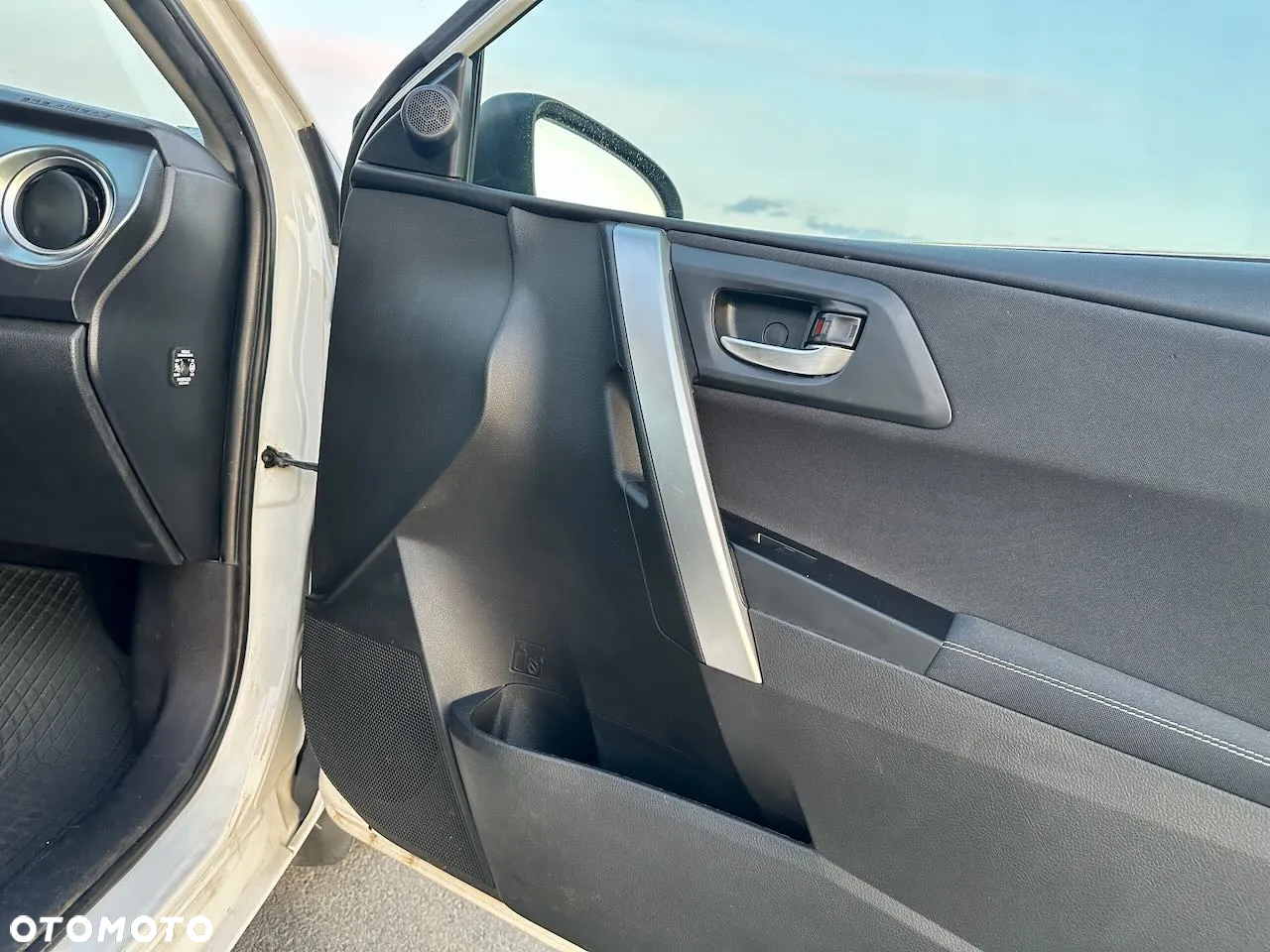 Toyota Auris Hybrid 135 Premium - 17