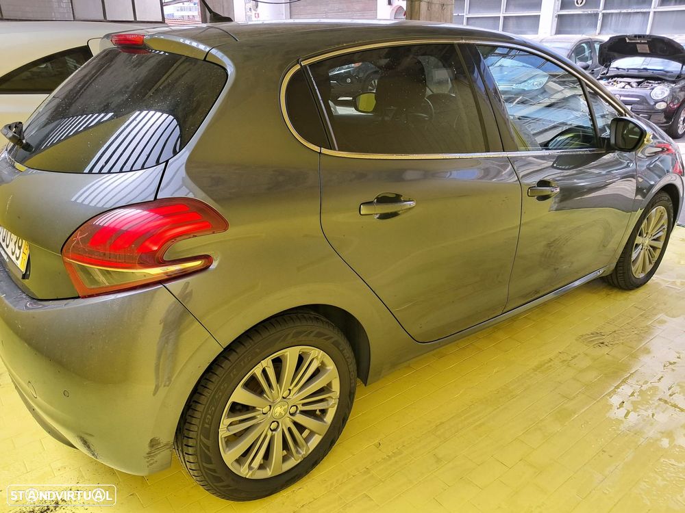 Peugeot 208 1.2 PureTech Allure - 15
