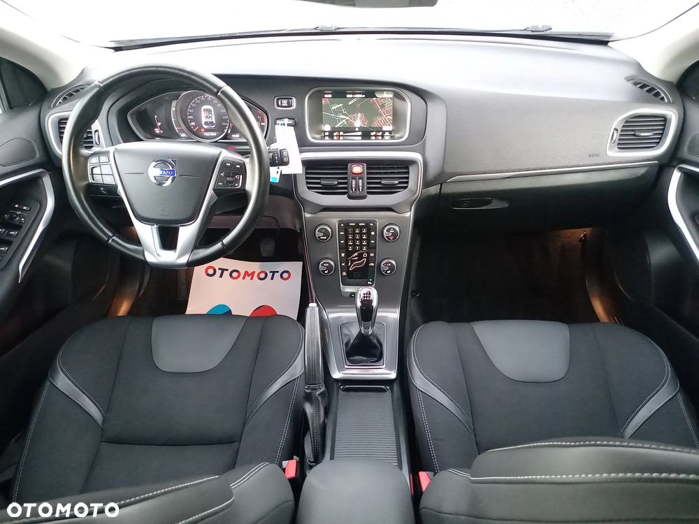 Volvo V40 D3 Momentum - 27