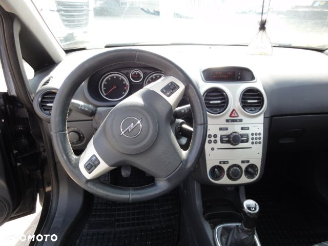 Opel Corsa 1.2 16V Cosmo - 11