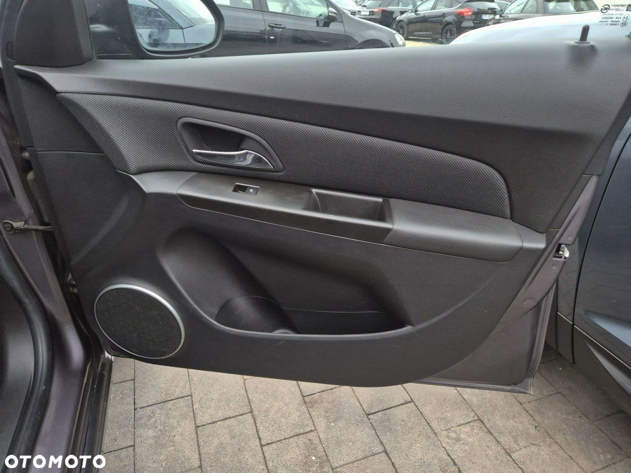 Chevrolet Cruze - 27