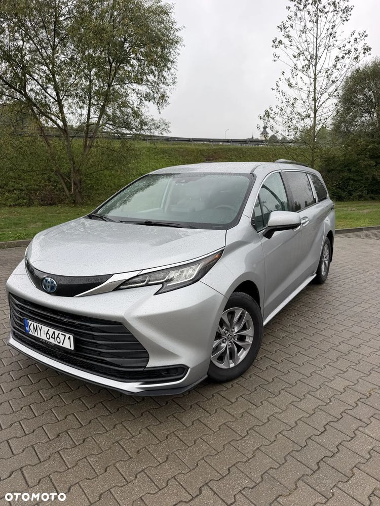Toyota Sienna - 1