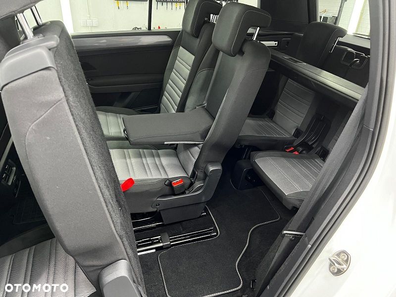 Volkswagen Touran 2.0 TDI SCR Highline - 32