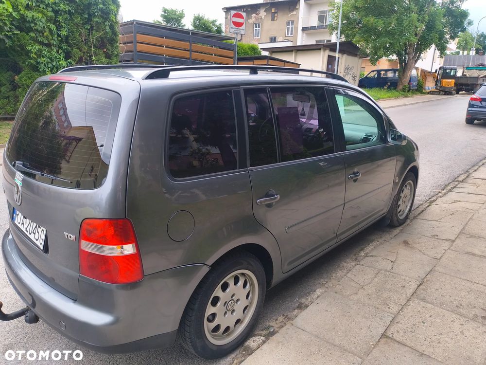 Volkswagen Touran 1.9 TDI Highline - 5
