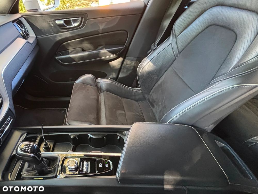 Volvo XC 60 D3 R-Design - 21