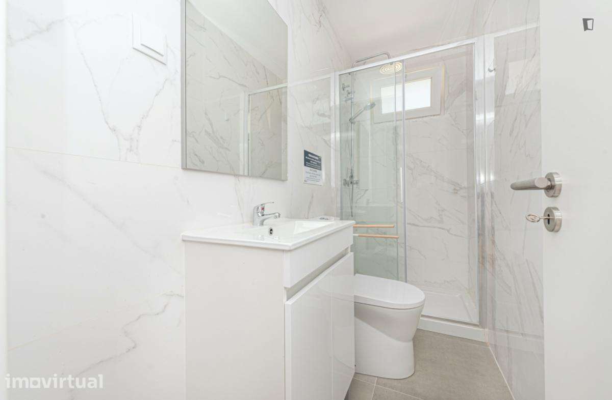 Quarto - localizado em Alcântara Lisbon - Grande imagem: 2/17