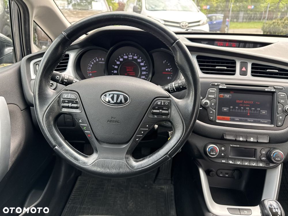 Kia Ceed - 12