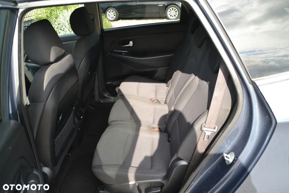 Kia Carens - 24