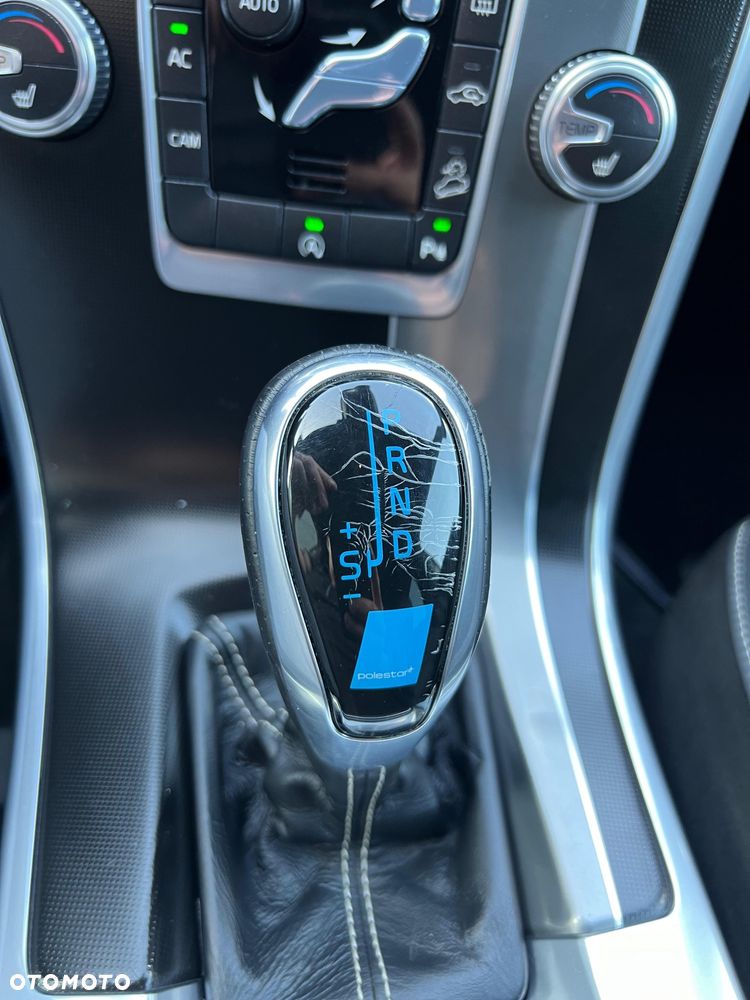 Volvo XC 60 D5 AWD R-Design Momentum - 22