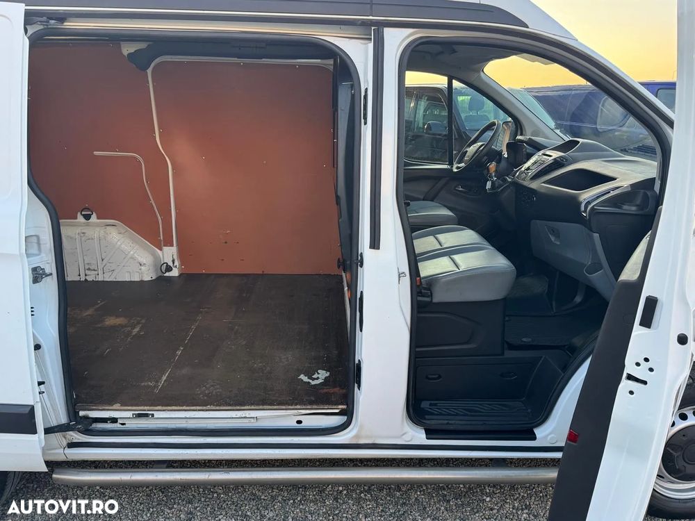 Ford TRANSIT CUSTOM - 11