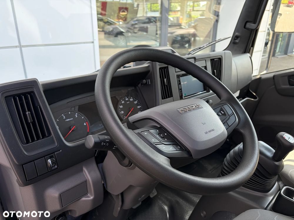 Isuzu M27 F - 7