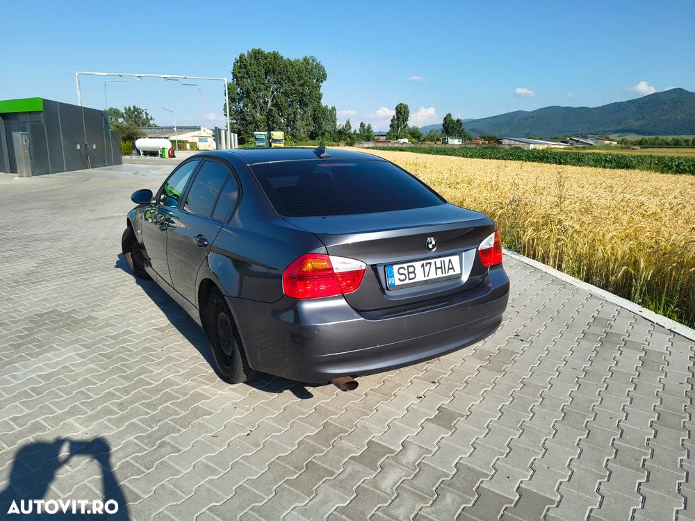 BMW Seria 3 318i - 4