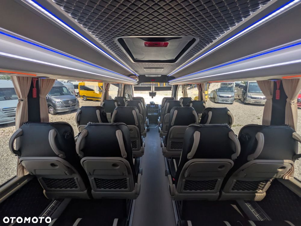 Mercedes-Benz Sprinter 519 - 25