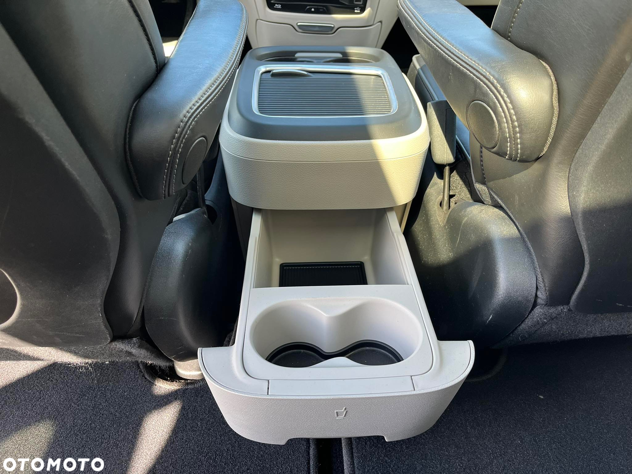 Chrysler Pacifica - 17
