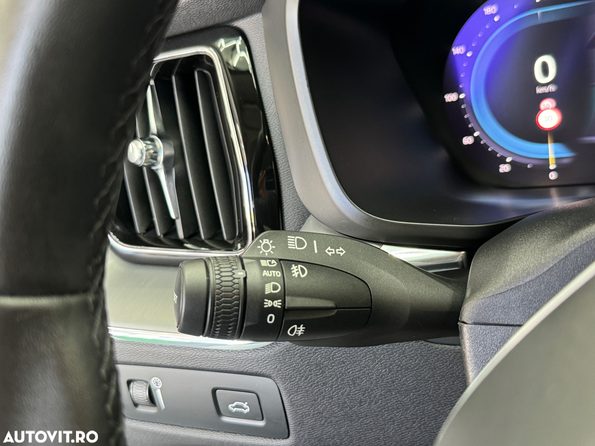 Volvo XC 60 B4 MHEV AT8 AWD Inscription - 27