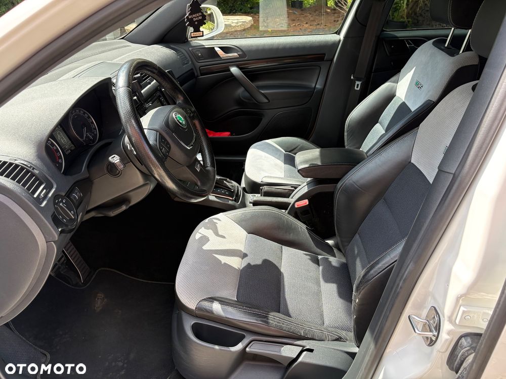 Skoda Octavia 2.0 TDI DPF DSG RS - 19