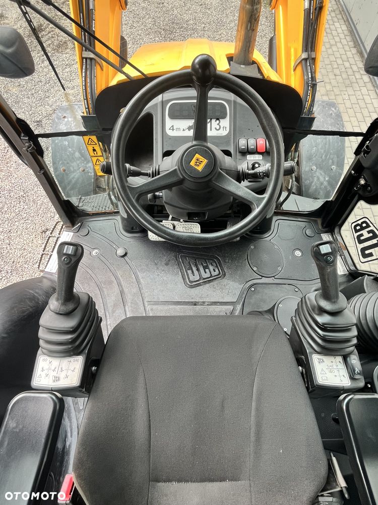 JCB 3CX - 9
