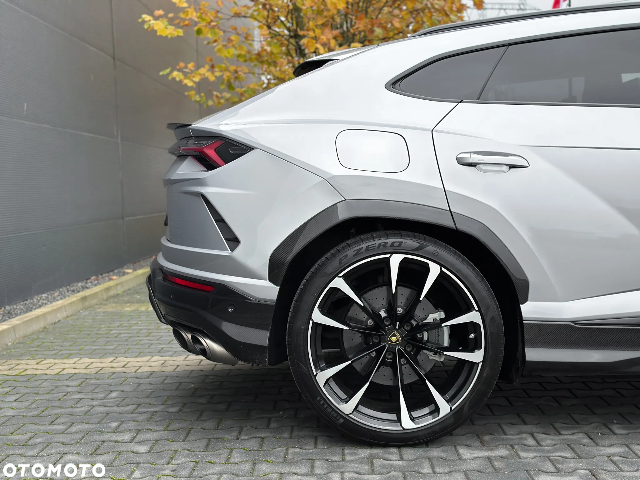 Lamborghini Urus - 12