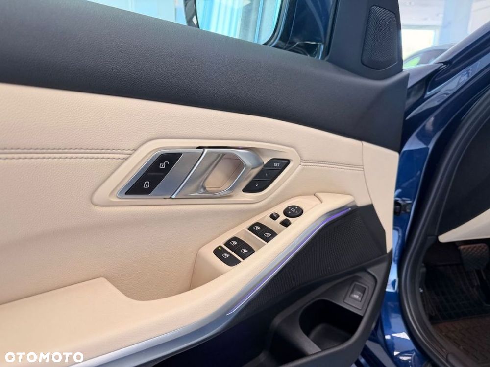 BMW Seria 3 330i M Sport - 18