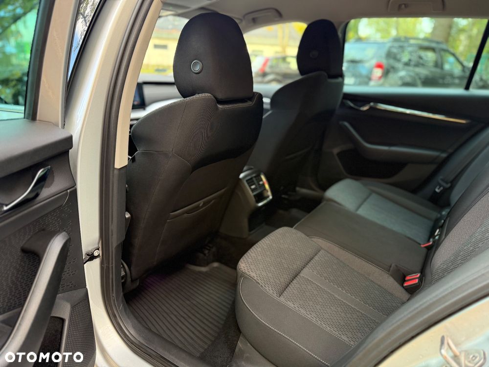 Skoda Octavia 2.0 TDI Style DSG - 32