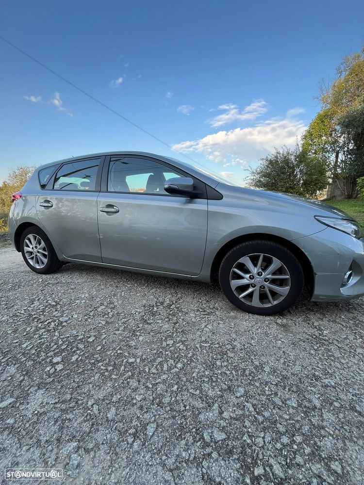 Toyota Auris 2014 photo 3