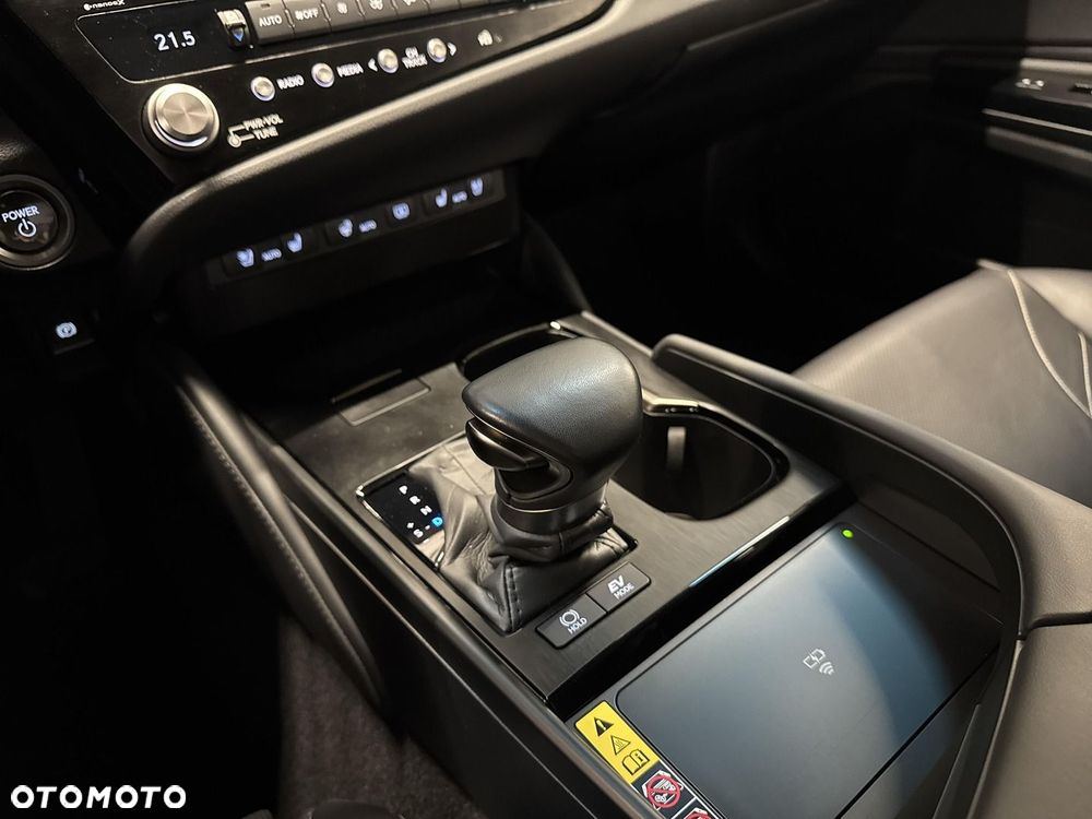 Lexus ES 300h Prestige - 24