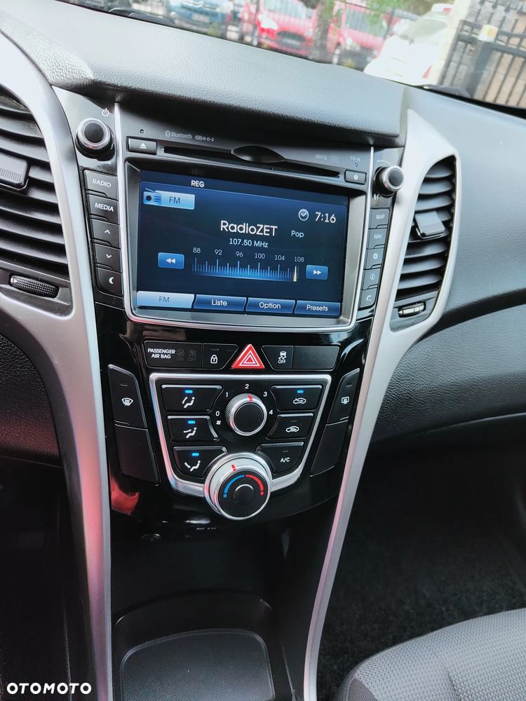 Hyundai i30 blue Kombi 1.6 CRDi Classic - 12