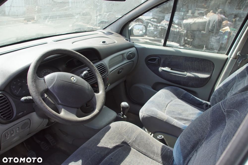 Auto na części - Renault Scenic I Lift 1.9 DTI 102 KM F9Q744 JB3983 MV632 2001R Silnik Skrzynia Drzwi Maska Błotnik Klapa Zderzak Lampa Lusterko Klamka Szyba Deska Kokpit Sterownik Moduł Czujnik Licznik Panel Kierownica - 11