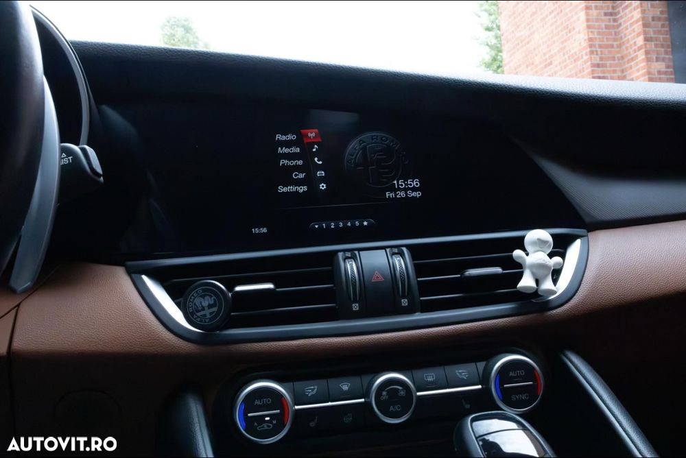 Alfa Romeo Giulia 2.0 Turbo 16V AT8 Veloce - 16