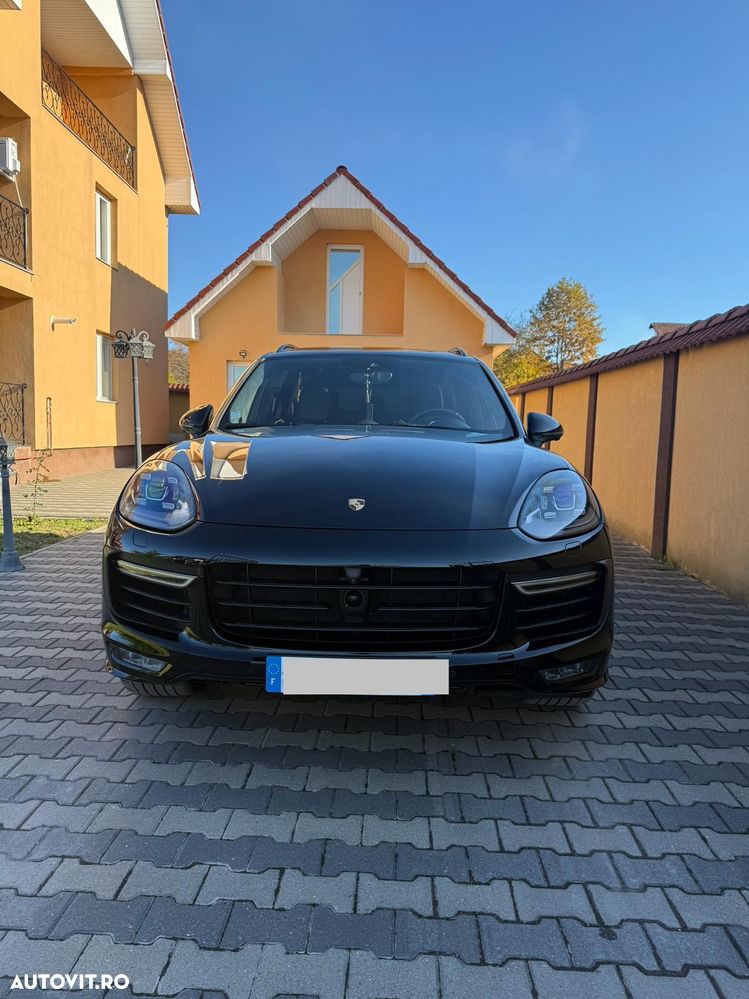 Porsche Cayenne - 1