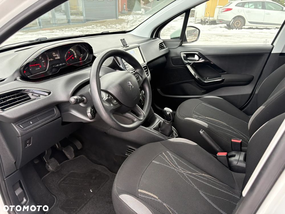 Peugeot 208 PureTech 82 Allure - 5