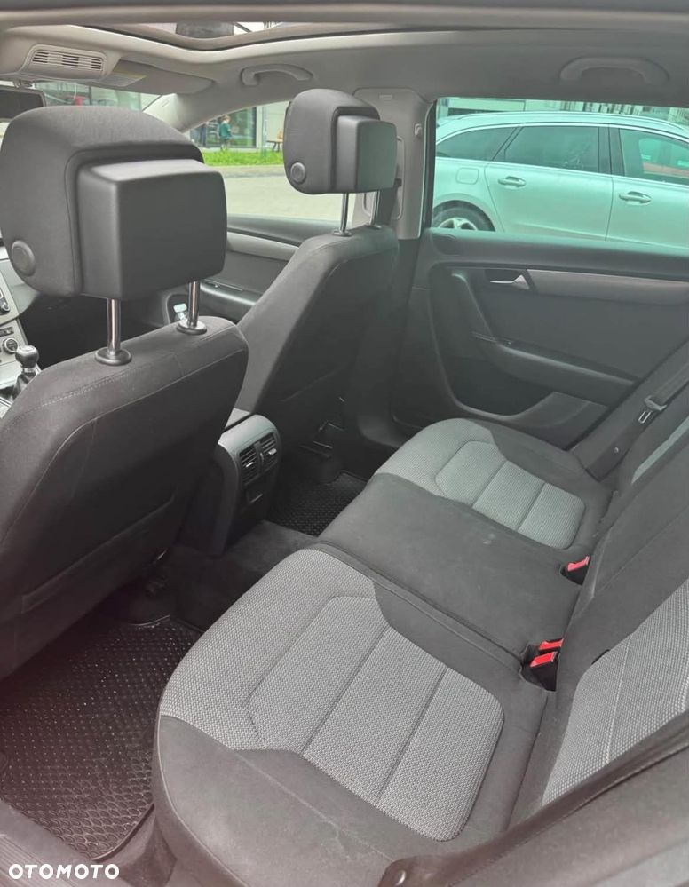 Volkswagen Passat 1.6 TDI Comfortline - 12