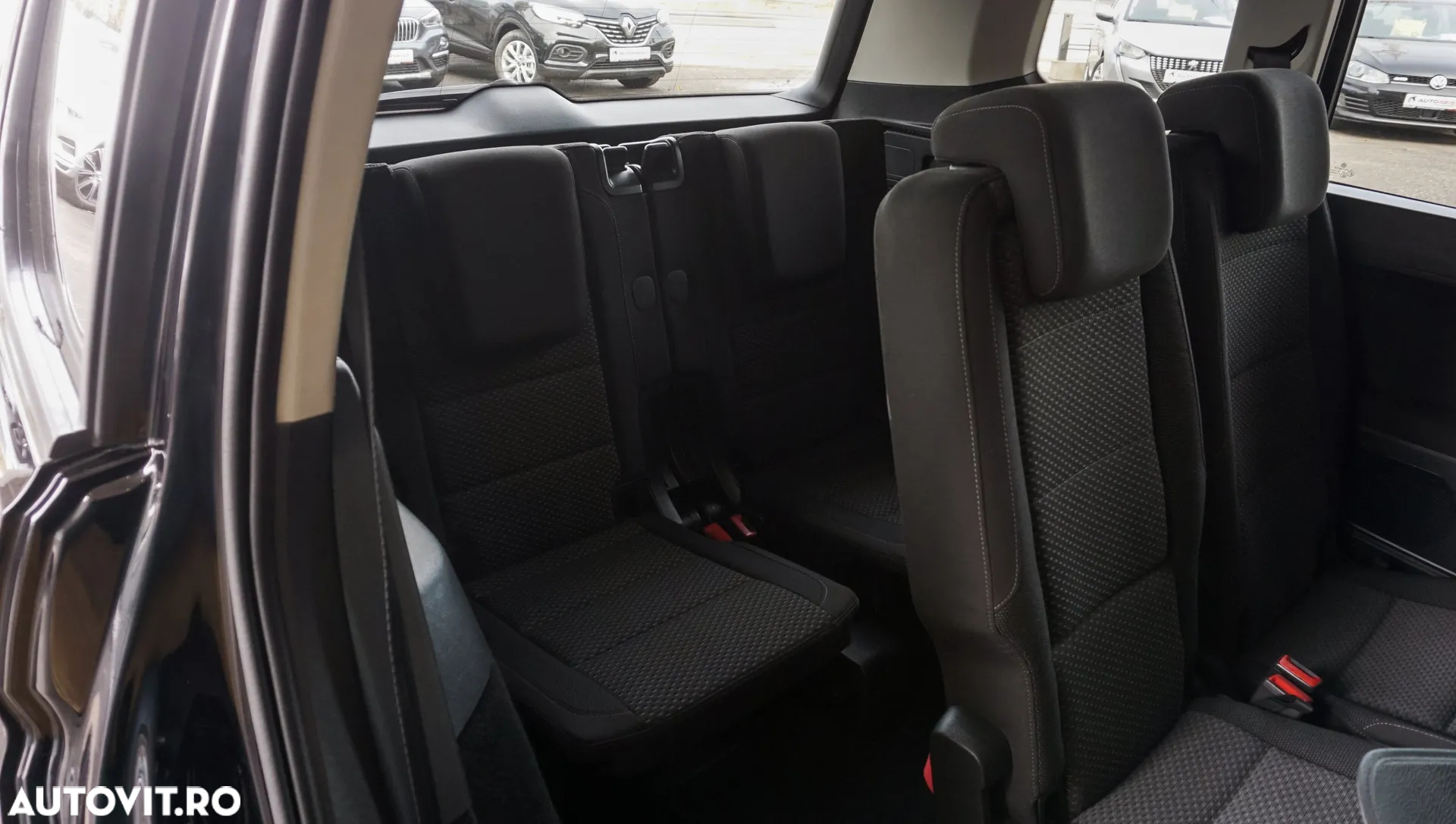 Volkswagen Touran 2.0 TDI DSG Comfortline - 27