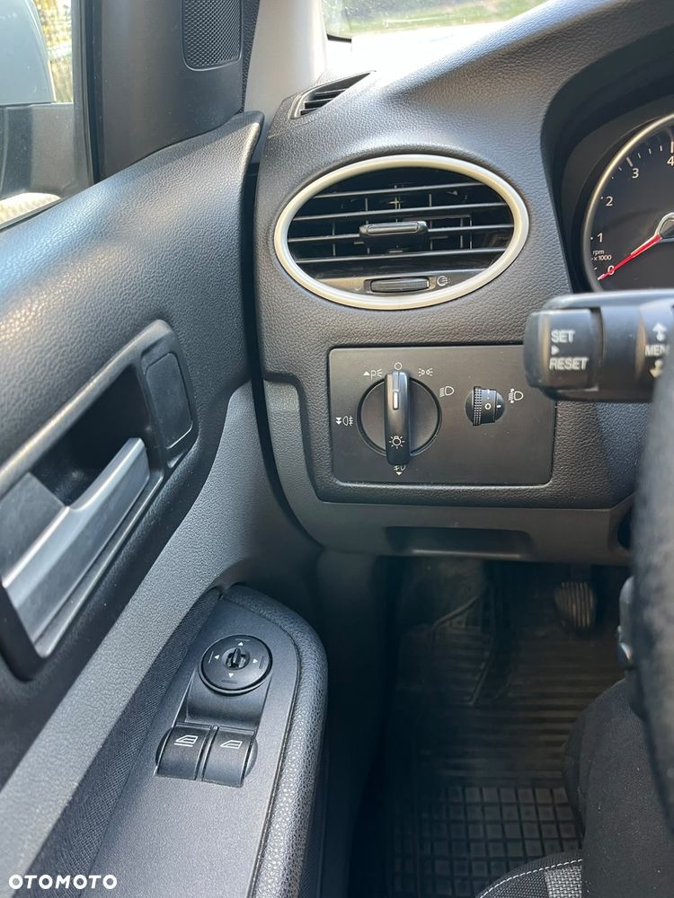 Ford Focus 1.6 16V Titanium - 20