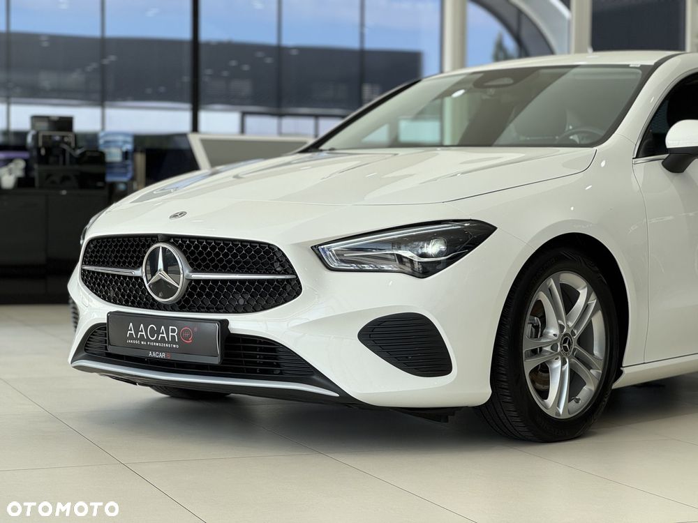Mercedes-Benz CLA 200 7G-DCT - 38