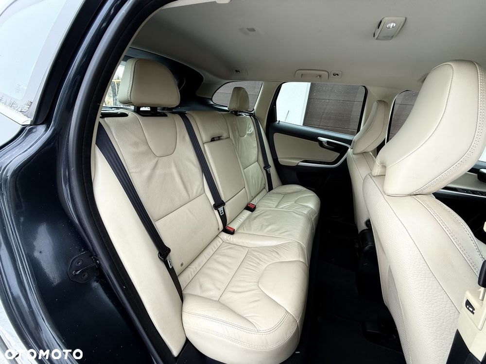 Volvo XC 60 DRIVe Momentum - 22