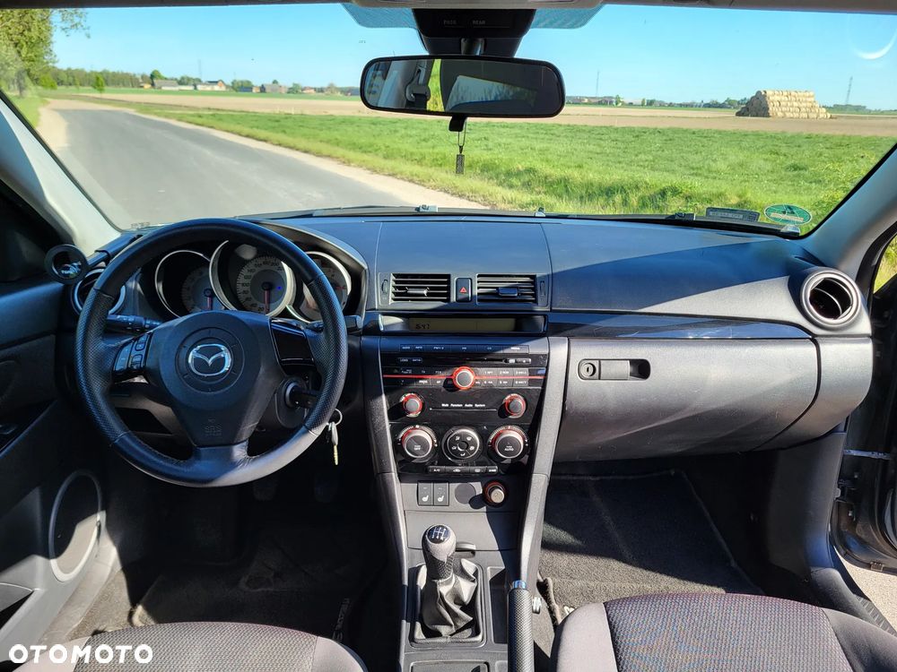 Mazda 3 1.6 Active + - 21