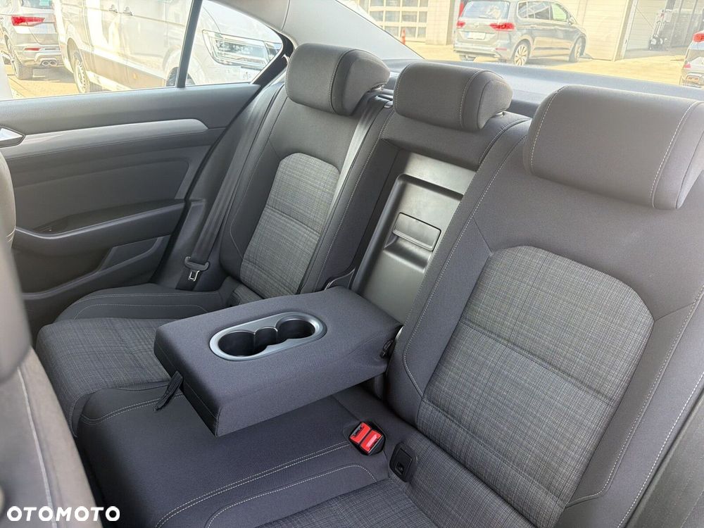 Volkswagen Passat 2.0 TSI Business DSG - 11