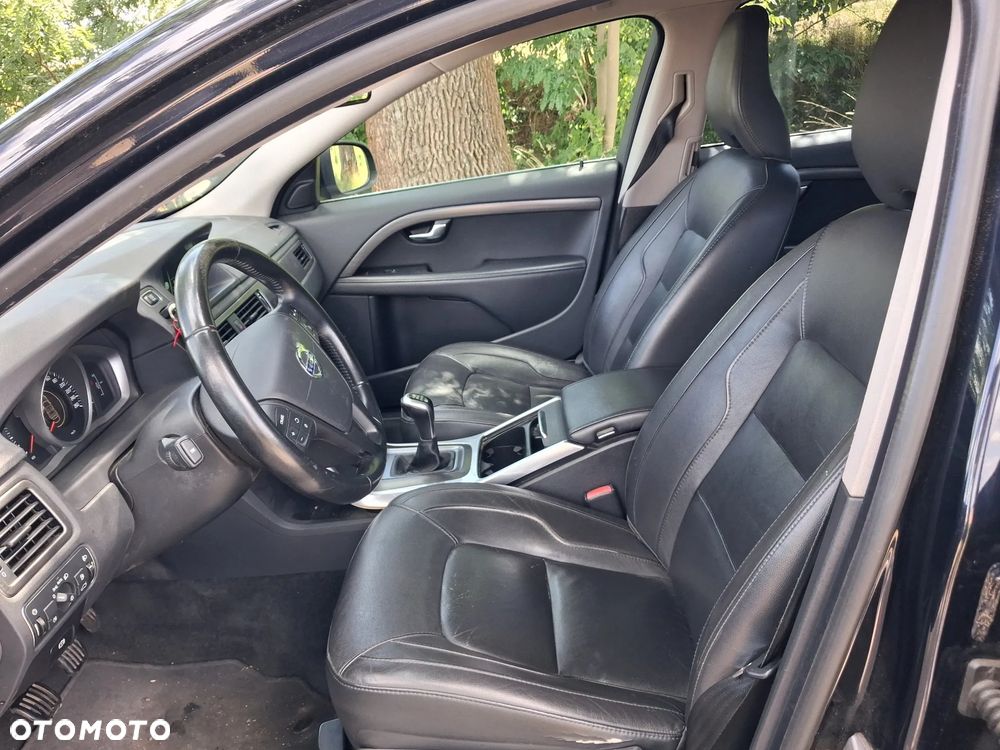 Volvo V70 D2 Momentum - 9