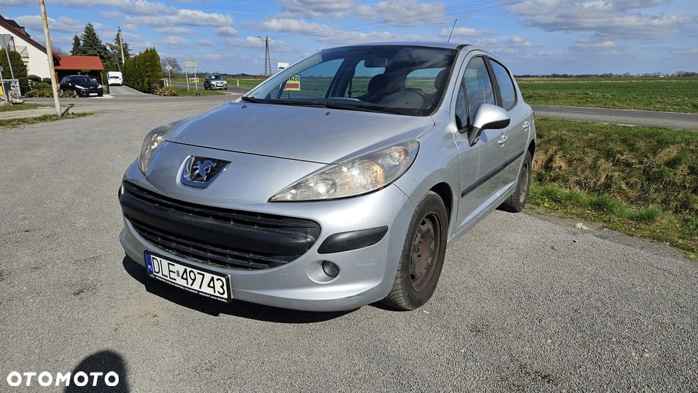 Peugeot 207 - 1