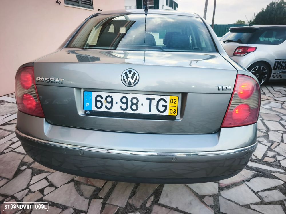 VW Passat 1.9 TDi Highline - 27