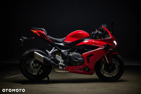 QJMOTOR SRK 800RR